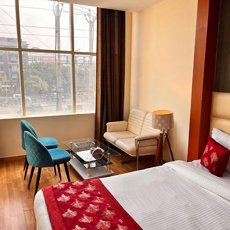 Oyster Pearl I Near Medanta Hospital I Sec-39 I Gurgaon Hotel Buitenkant foto