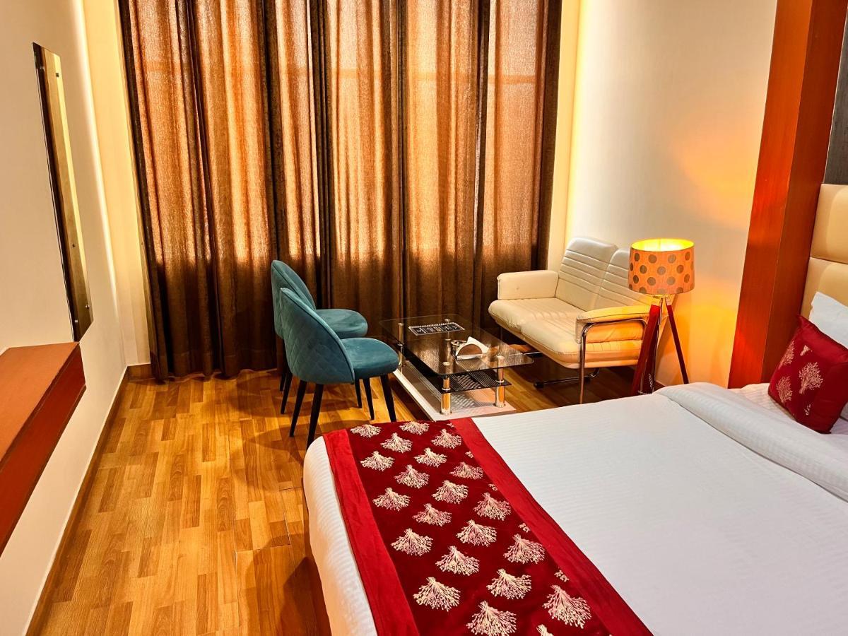 Oyster Pearl I Near Medanta Hospital I Sec-39 I Gurgaon Hotel Buitenkant foto