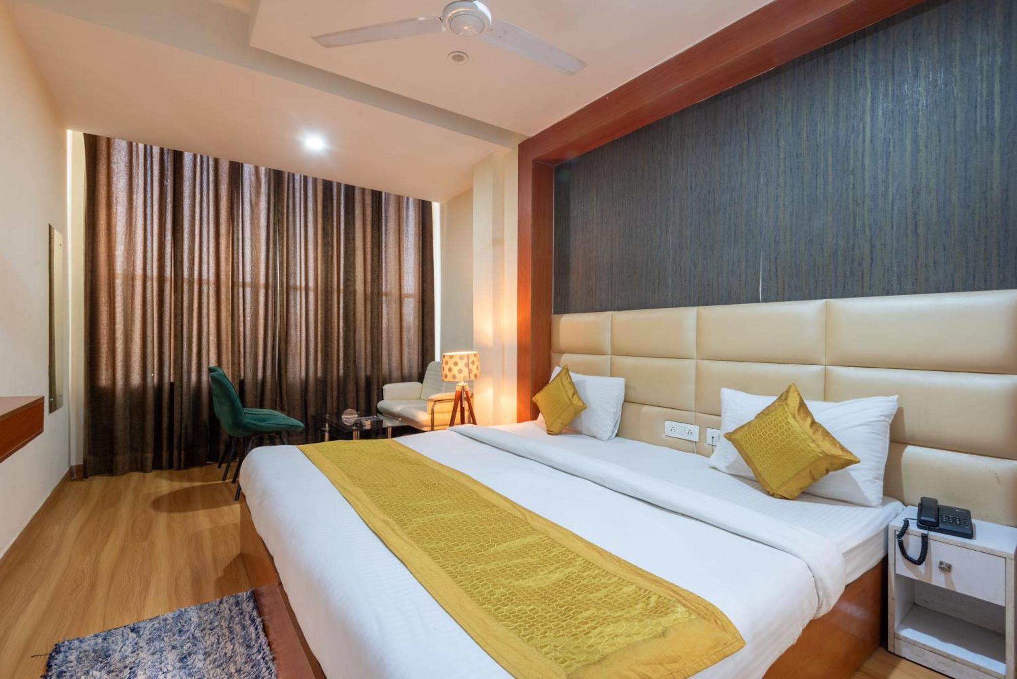 Oyster Pearl I Near Medanta Hospital I Sec-39 I Gurgaon Hotel Buitenkant foto