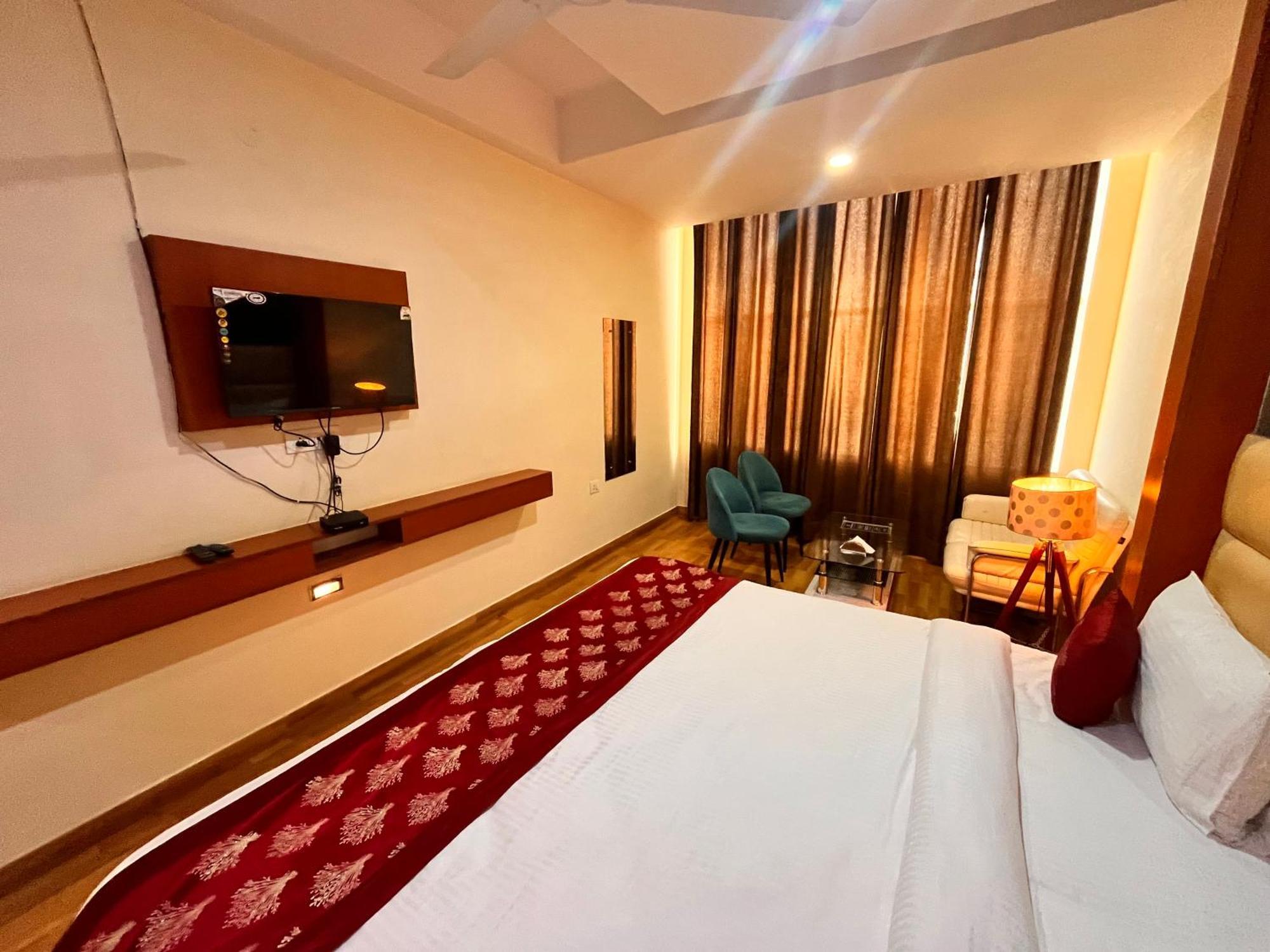 Oyster Pearl I Near Medanta Hospital I Sec-39 I Gurgaon Hotel Buitenkant foto